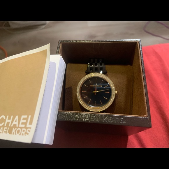 Michael Kors Watch - Picture 4 of 4